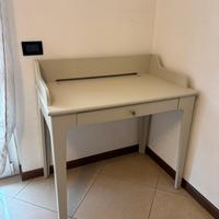 Scrivania elegante Lommarp
