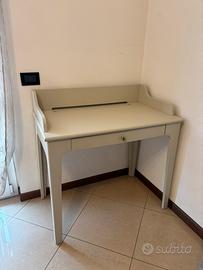 Scrivania elegante Lommarp