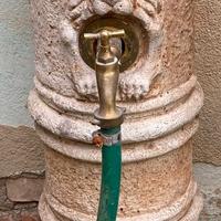 fontana in pietra giardino 