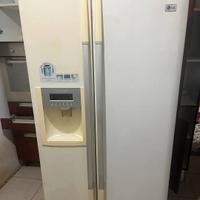 Frigorifero Side by Side LG con dispenser acqua e 
