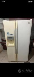 Frigorifero Side by Side LG con dispenser acqua e 