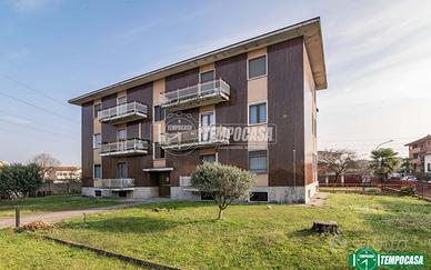 3 LOCALI CON DUE BOX IN PICCOLA PALAZZINA