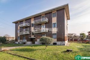 3 LOCALI CON DUE BOX IN PICCOLA PALAZZINA