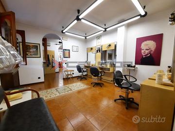 CAVARZERE: locale commerciale