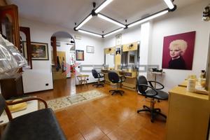 CAVARZERE: locale commerciale