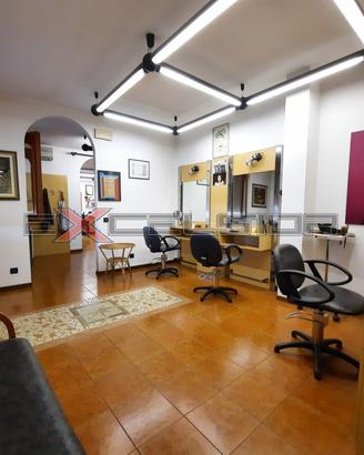 CAVARZERE: locale commerciale