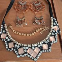 Set di bijoux eleganti e luminosi 