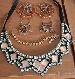 Set di bijoux eleganti e luminosi 