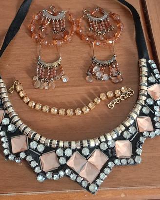 Set di bijoux eleganti e luminosi 