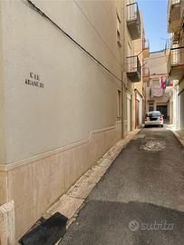 Magazzino/garage cortile arancio, alcamo