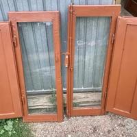 Finestra scuri legno robusto vintage casa montagna