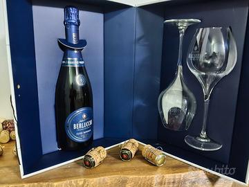 1 Berlucchi Franciacorta in scatola con bicchieri.