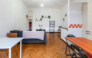 LUMINOSO BILOCALE CON BALCONE AL SECONDO PIANO