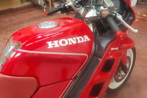 Honda VFR 750F RC24A