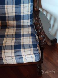Poltrona in legno vintage/classica con cuscini