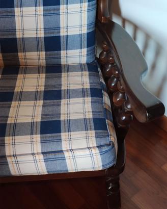 Poltrona in legno vintage/classica con cuscini