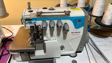 Macchina da cucire taglia e cuci
