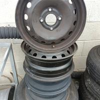 n8 cerchi ferro raggio 14 Citroen due di essi con 