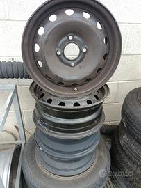 n8 cerchi ferro raggio 14 Citroen due di essi con 