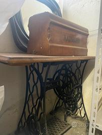 Antica macchina da cucire a pedale Naumann,