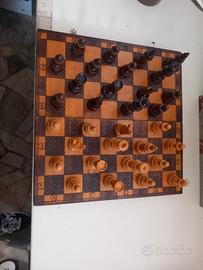 dama antica in legno 