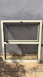 Finestra alluminio apertura orizzontale con zanza