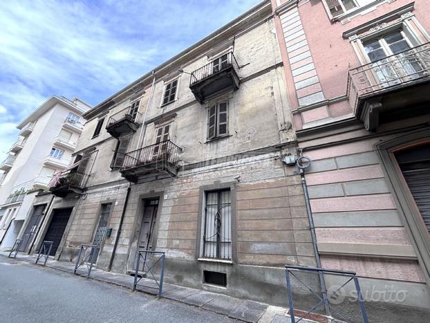 INTERA PALAZZINA IN NUDA PROPRIETA' CON MAGAZZINO