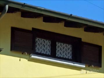 Finestre monoblocco complete in legno massello