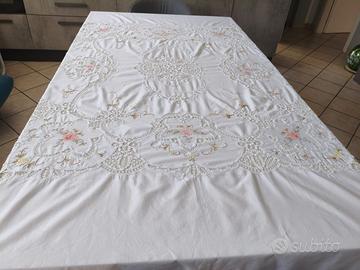 Tovaglia vintage ricamata 265x232 cm
