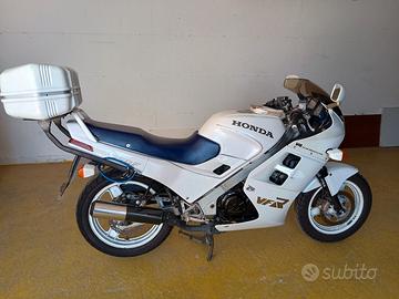 moto Honda VFR 750