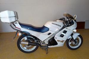 moto Honda VFR 750