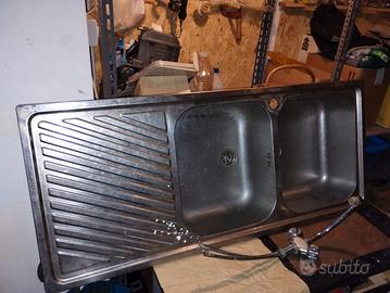 lavandino in acciaio inox 