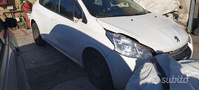 Ricambi Peugeot 208 1.4 D del 2013 motore 8H01