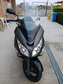 Honda Silver Wing 400. Anno 2011