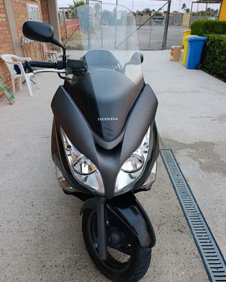 Honda Silver Wing 400. Anno 2011
