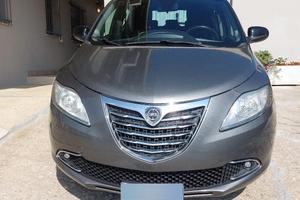 Ypsilon 1200 69cv allestimento Gold GPL di serie 