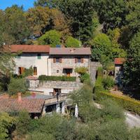 Borgo S Lorenzo colonica giardino piscina