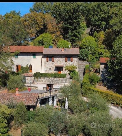 Borgo S Lorenzo colonica giardino piscina