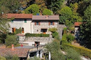 Borgo S Lorenzo colonica giardino piscina