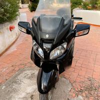 Suzuki Burgman 650 + bauletto - PERFETTO