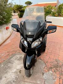Suzuki Burgman 650 + bauletto - PERFETTO