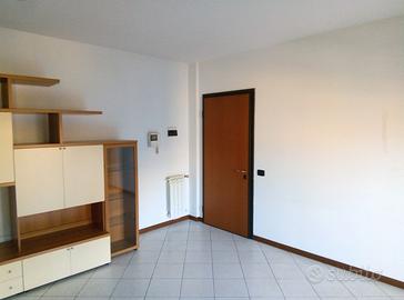 3 Vani Arredato con 2 Camere, 2 Balconi e Garage