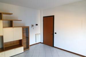 3 Vani Arredato con 2 Camere, 2 Balconi e Garage