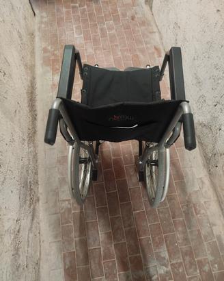 Sedia a rotelle NUOVA