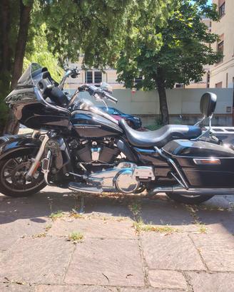 Harley Davidson Road Glide Ultra 107