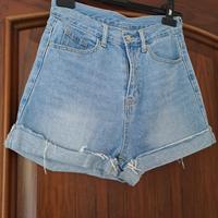 Pantaloni corti in jeans