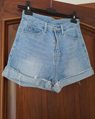 Pantaloni corti in jeans