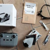 Drone DJI Mini 3 + controller. Imballi originali.