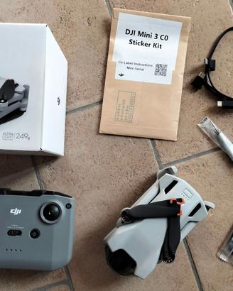 Drone DJI Mini 3 + controller. Imballi originali.