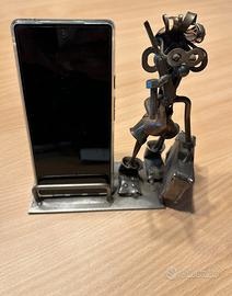 Portacellulare da tavolo in ferro battuto.